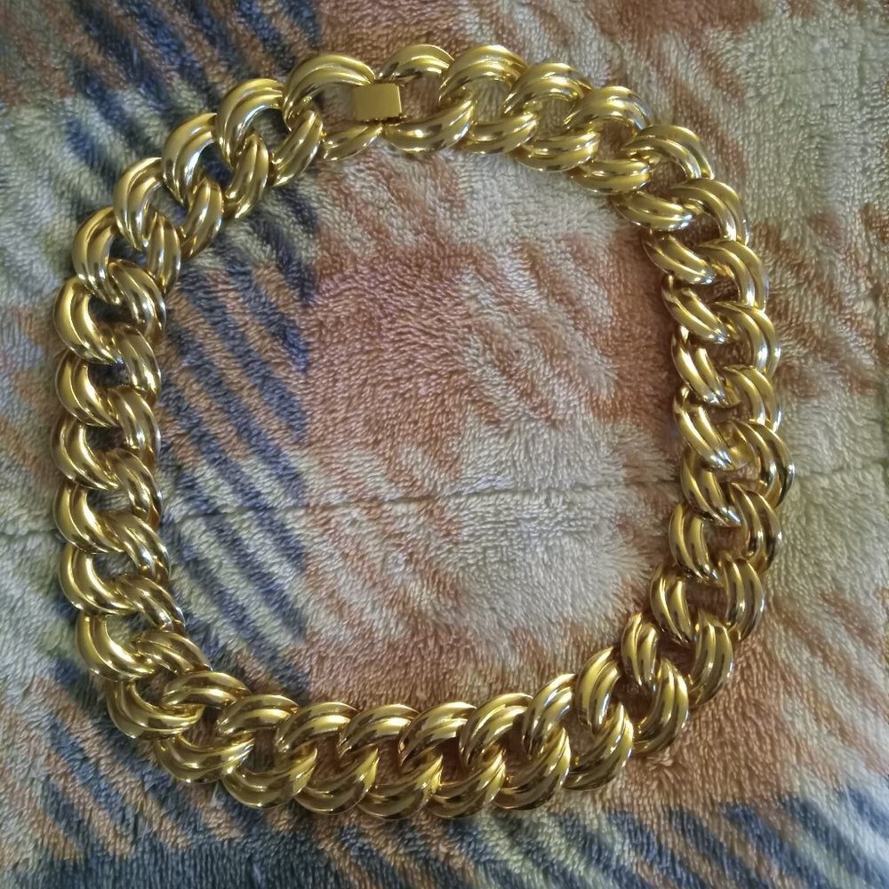 VINTAGE 1980'S CHUNKY GOLD STATEMENT NECKLACE.